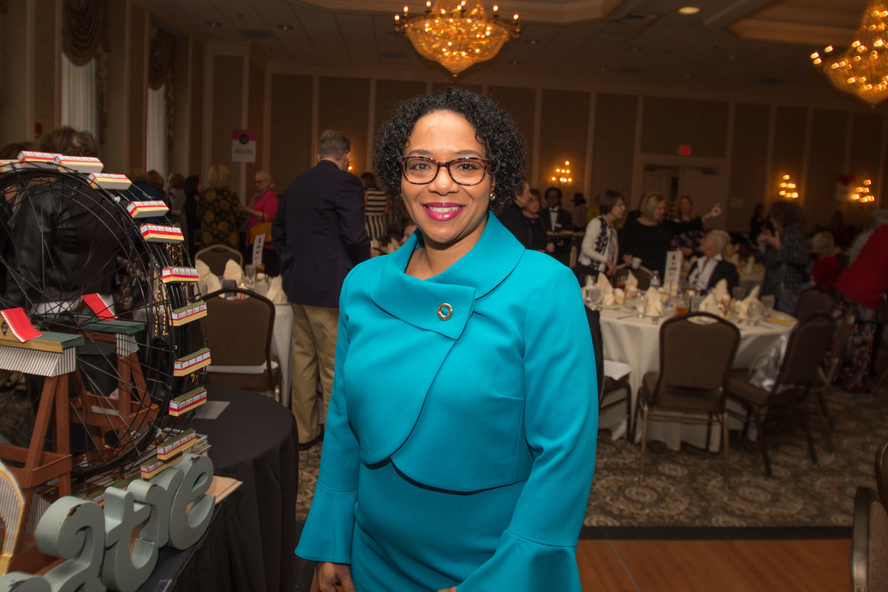 102018handbagstoendhunger28.jpg